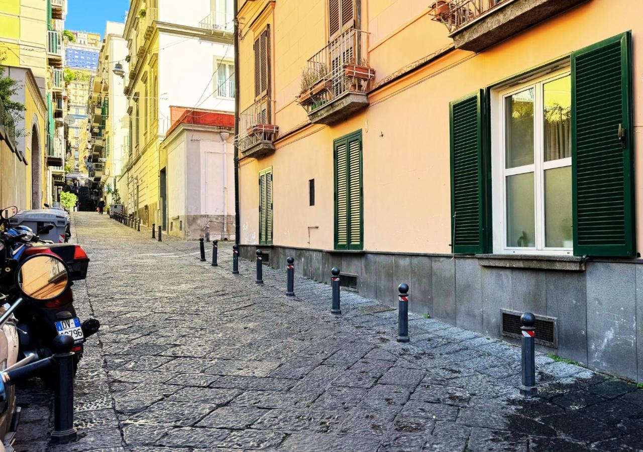 Metro Amedeo - Stanza Privata Con Vasca Idromassaggio Appartement Napels Buitenkant foto