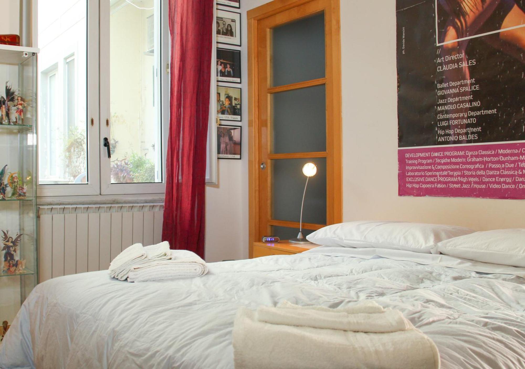 Metro Amedeo - Stanza Privata Con Vasca Idromassaggio Appartement Napels Buitenkant foto